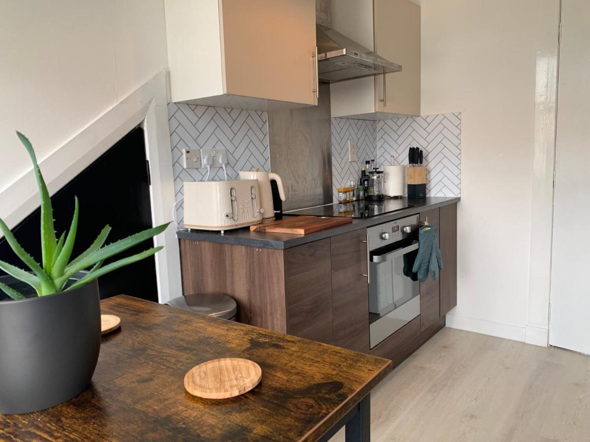 Lovely 2 Bedroom Apartment In Central Location Greenock Esterno foto