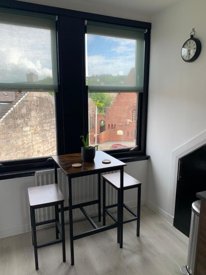 Lovely 2 Bedroom Apartment In Central Location Greenock Esterno foto