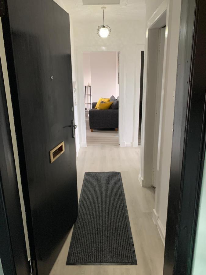 Lovely 2 Bedroom Apartment In Central Location Greenock Esterno foto