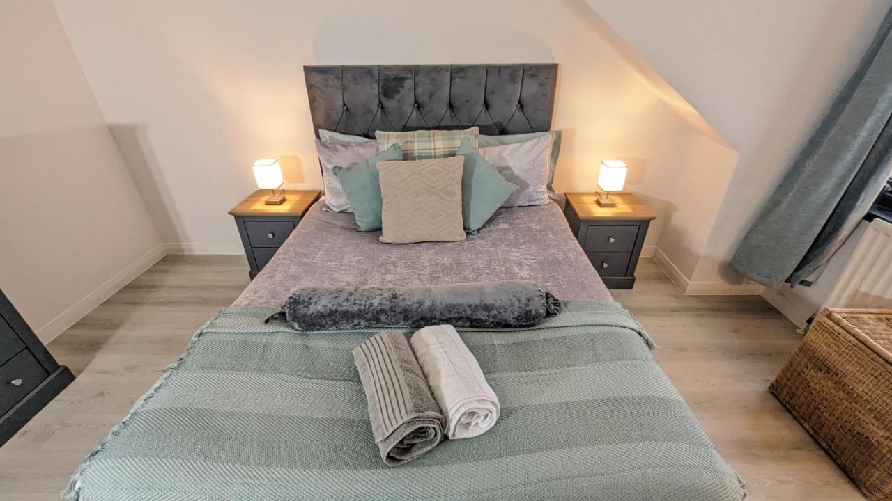 Lovely 2 Bedroom Apartment In Central Location Greenock Esterno foto