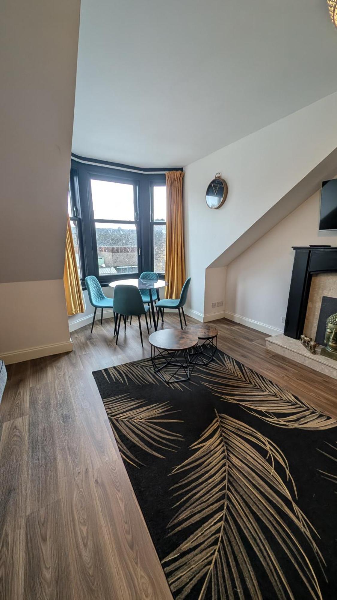 Lovely 2 Bedroom Apartment In Central Location Greenock Esterno foto