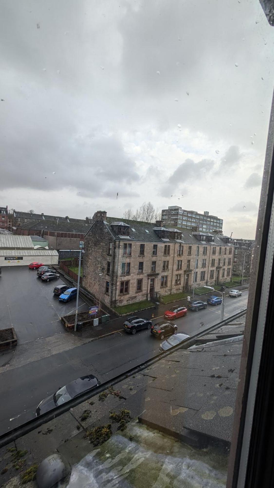 Lovely 2 Bedroom Apartment In Central Location Greenock Esterno foto